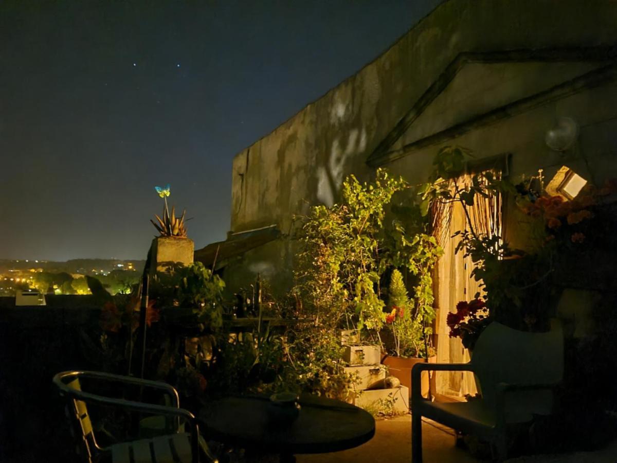 Ferienwohnung Un Nid Sur Les Toits Face Au Palais Des Papes Avignon Exterior foto
