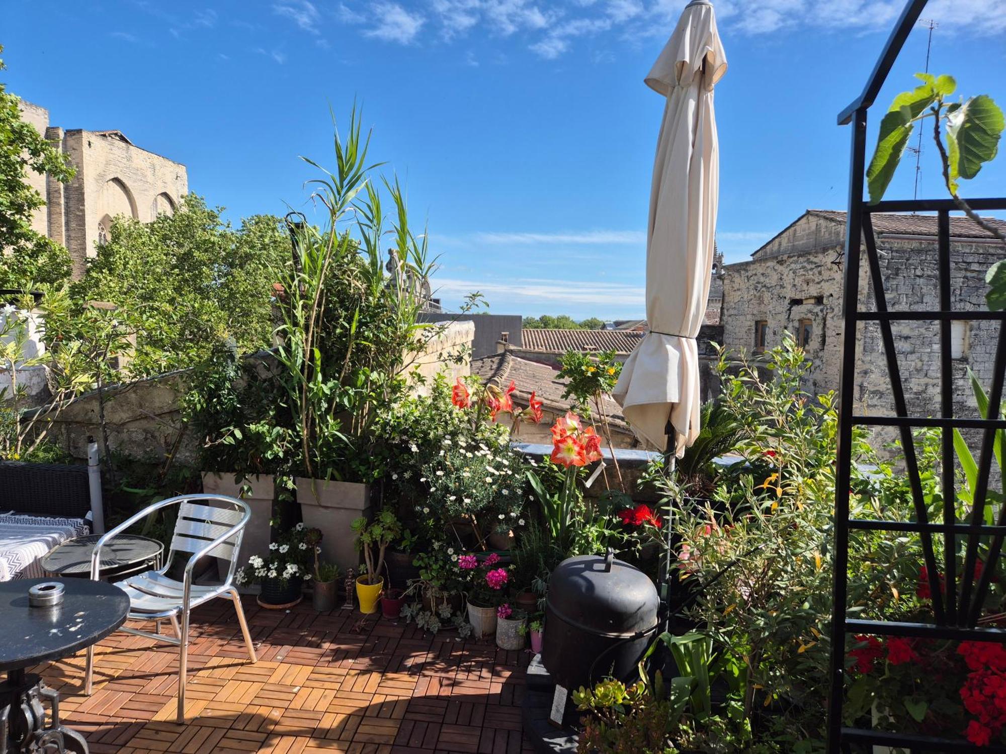 Ferienwohnung Un Nid Sur Les Toits Face Au Palais Des Papes Avignon Zimmer foto
